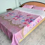 Colorful Comfortable Room 七彩公寓 机场巴士站隔壁 出门双条车直达各景区