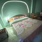 Colorful Comfortable Room 七彩公寓 机场巴士站隔壁 出门双条车直达各景区