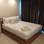 อพาร์ทเม้น Grand Avenue, 2 Bed-/ 2 Bathroom, 70 Sqm, Pool View