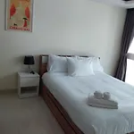 Grand Avenue, 2 Bed-/ 2 Bathroom, 70 Sqm, Pool View อพาร์ทเม้น Pattaya