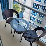 Grand Avenue, 2 Bed-/ 2 Bathroom, 70 Sqm, Pool View อพาร์ทเม้น