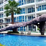 Grand Avenue, 2 Bed-/ 2 Bathroom, 70 Sqm, Pool View อพาร์ทเม้น