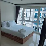Grand Avenue, 2 Bed-/ 2 Bathroom, 70 Sqm, Pool View อพาร์ทเม้น Pattaya