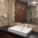 Grand Avenue, 2 Bed-/ 2 Bathroom, 70 Sqm, Pool View