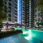 & Infinity Pool Of Apartment Pattaya