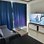芭提雅中心 Grand Avenue 2卧室公寓泳池景 智能电视 高速互联网 อพาร์ทเม้น Pattaya