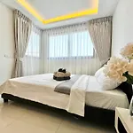 Club Royal Condominium Wongamat 1 Bedroom On The First Line Of The Sea