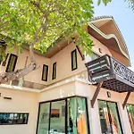 Thia Home Villa Near Hollywood