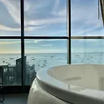 Edge Pty Luxury Front Seaview 2bedroom