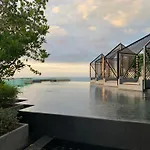 Edge Central Pty Luxury Front Seaview 2Bedroom