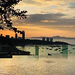 อพาร์ทเม้น Edge Pty Luxury Front Seaview 2bedroom *