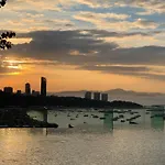 อพาร์ทเม้น Edge Pty Luxury Front Seaview 2bedroom