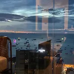 อพาร์ทเม้น Edge Pty Luxury Front Seaview 2bedroom