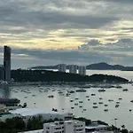 อพาร์ทเม้น Edge Pty Luxury Front Seaview 2bedroom Pattaya