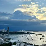 อพาร์ทเม้น Edge Pty Luxury Front Seaview 2bedroom *