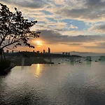 Edge Pty Luxury Front Seaview 2bedroom * Pattaya