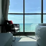 อพาร์ทเม้น Edge Pty Luxury Front Seaview 2bedroom *