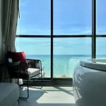Edge Pty Luxury Front Seaview 2bedroom * Pattaya