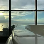 Edge Pty Luxury Front Seaview 2bedroom อพาร์ทเม้น Pattaya