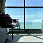 Edge Pty Luxury Front Seaview 2bedroom * Pattaya