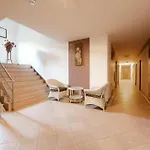 Inter Place