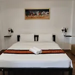 Phratamnak Inn - 100 Meter From Beach