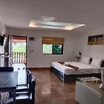 Phratamnak Inn - 100 Meter From Beach