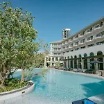 โรงแรม Cross Pratamnak Pattaya