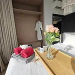 Edge By Mickey Aparthotel