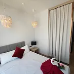 Edge By Mickey 3*