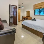 Madee Near Walking Street And Beaches Pattaya