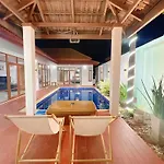 Gusvana Pool วิลล่า *