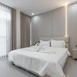 T M L-urban Modern Pool -4 Bedrooms & 5 Bathrooms - Private Ktv - Prime Location -family & Group