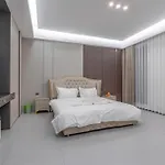 Villa T M L-urban Modern Pool -4 Bedrooms & 5 Bathrooms - Private Ktv - Prime Location -family & Group Pattaya