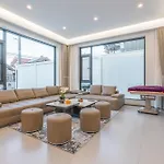 Villa T M L-urban Modern Pool -4 Bedrooms & 5 Bathrooms - Private Ktv - Prime Location -family & Group Pattaya