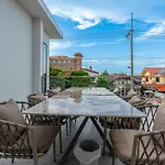 Villa T M L-urban Modern Pool -4 Bedrooms & 5 Bathrooms - Private Ktv - Prime Location -family & Group