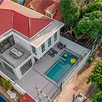 T M L-urban Modern Pool -4 Bedrooms & 5 Bathrooms - Private Ktv - Prime Location -family & Group * Pattaya