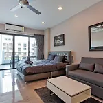 Apartment Beachfront Phratamnak *