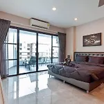 Beachfront Phratamnak Pattaya