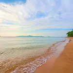 Beachfront Phratamnak Pattaya