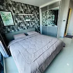 อพาร์ทเม้น The Private Paradise Two-Bedroom Condo Only Women, Shared Accommodation *