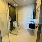 อพาร์ทเม้น The Private Paradise Two-Bedroom Condo Only Women, Shared Accommodation