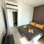 The Base - Spacious 70sqm, 2 Bedroom, 2 Bathroom, Penthouse - Centre - 592 *
