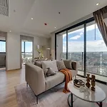Exclusive High Floor 2 Bed Sea View Luxury อพาร์ทเม้น *