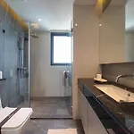 อพาร์ทเม้น Exclusive High Floor 2 Bed Sea View Luxury *