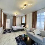 Liwei Cozy Pool Villa