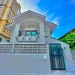 Tagvilla Bongkot Pool Villa In Pattaya 4 Bedroom