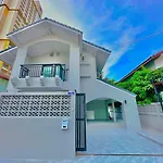 Tagvilla Bongkot Pool Villa In Pattaya 4 Bedroom