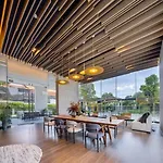 Sea View 2 Bed Luxury - Perfect Location *