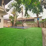 Baan Natcha Pool Villa City Center